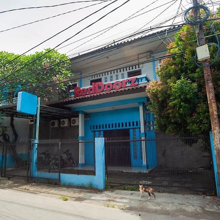 Reddoorz Near Margonda Raya Otel Depok Dış mekan fotoğraf