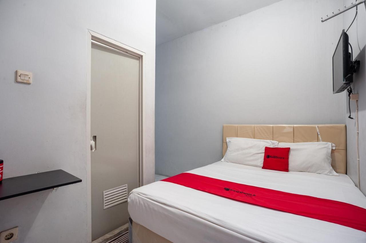Reddoorz Near Margonda Raya Otel Depok Dış mekan fotoğraf