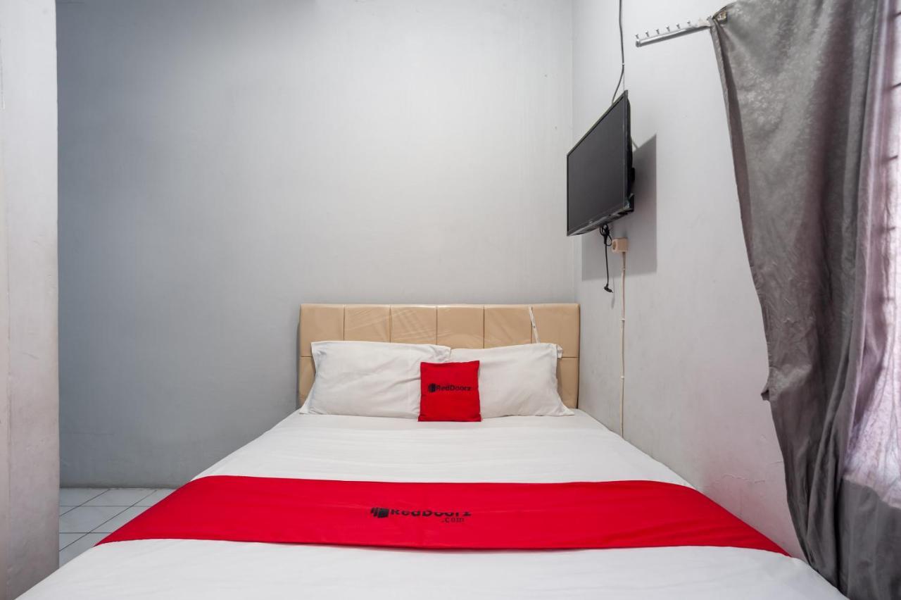 Reddoorz Near Margonda Raya Otel Depok Dış mekan fotoğraf