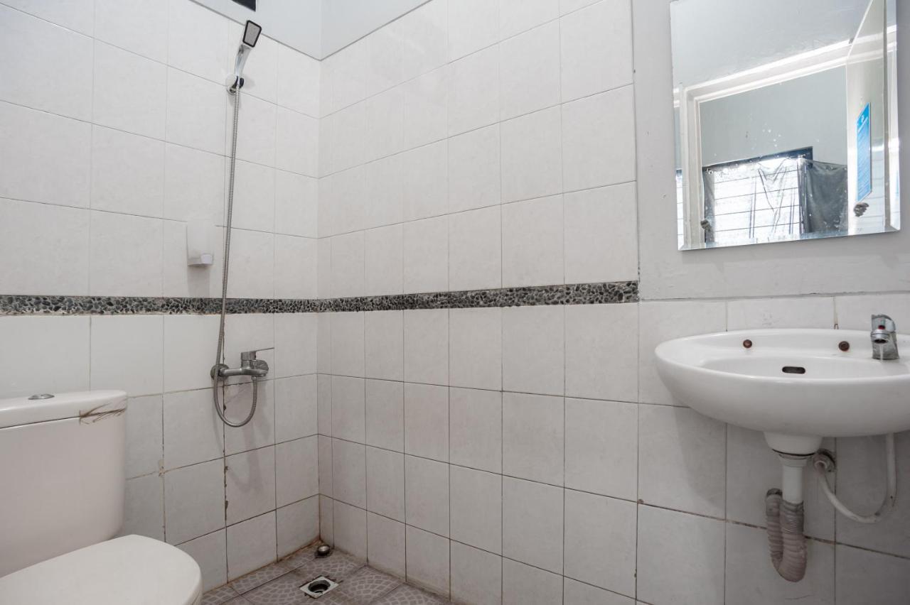 Reddoorz Near Margonda Raya Otel Depok Dış mekan fotoğraf