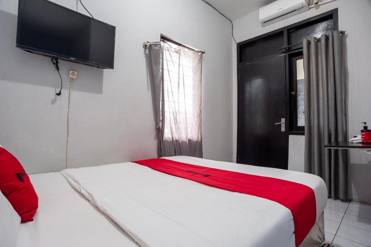 Reddoorz Near Margonda Raya Otel Depok Dış mekan fotoğraf