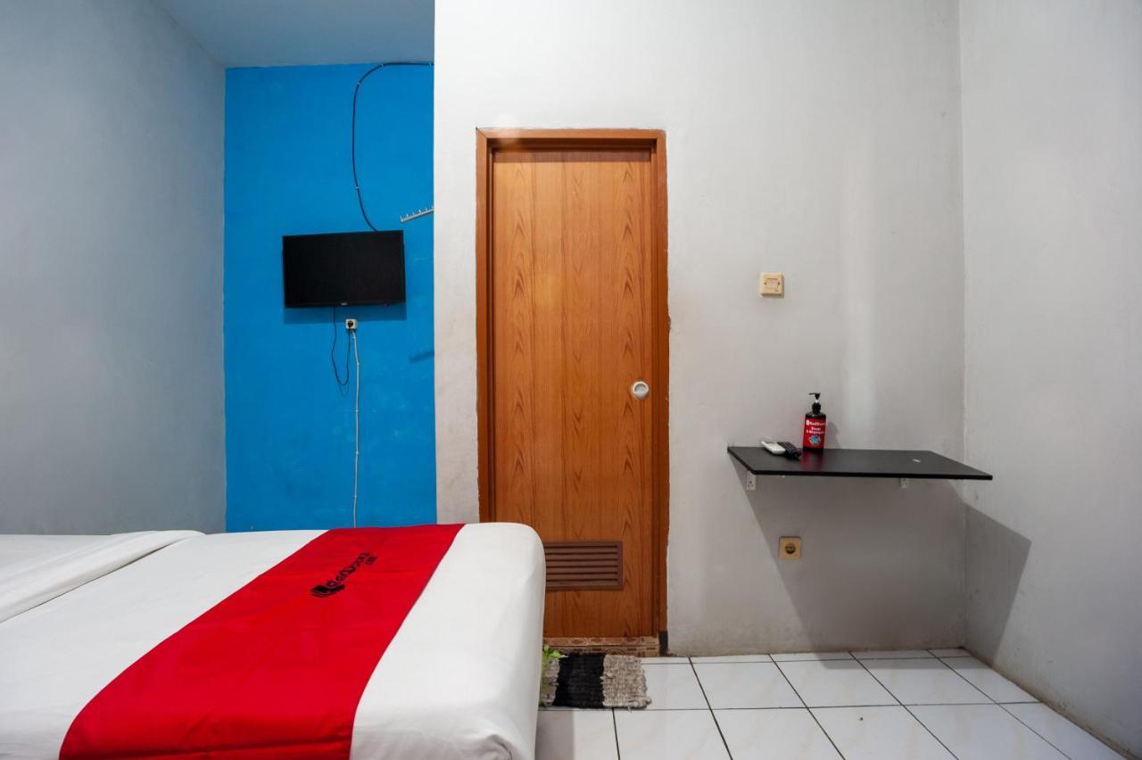 Reddoorz Near Margonda Raya Otel Depok Dış mekan fotoğraf