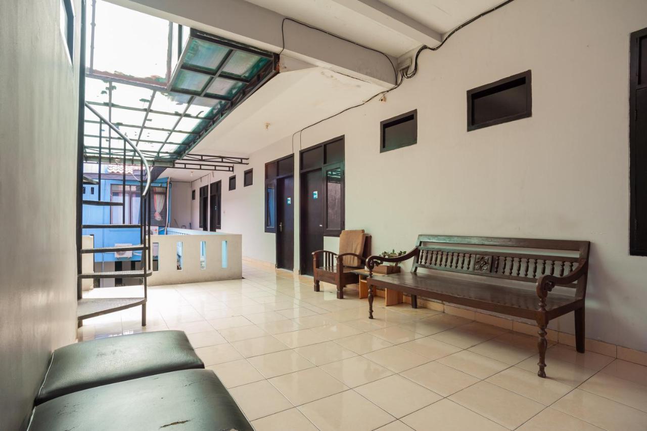 Reddoorz Near Margonda Raya Otel Depok Dış mekan fotoğraf
